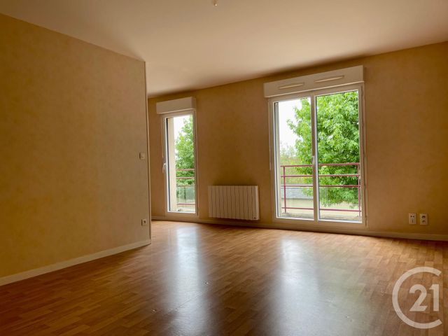 Appartement T3 à vendre - 3 pièces - 65.92 m2 - FOUGERES - 35 - BRETAGNE - Century 21 Gambetta