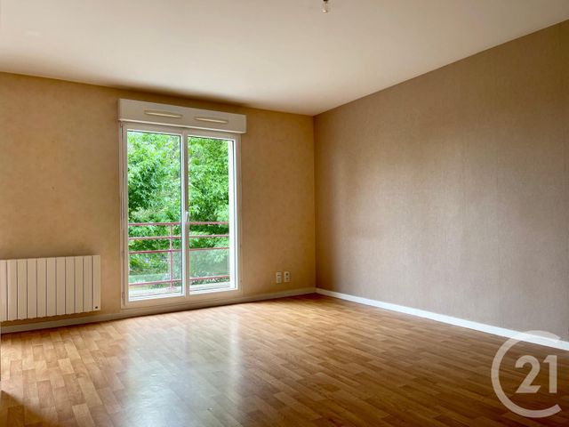 Appartement T3 à vendre - 3 pièces - 65.92 m2 - FOUGERES - 35 - BRETAGNE - Century 21 Gambetta