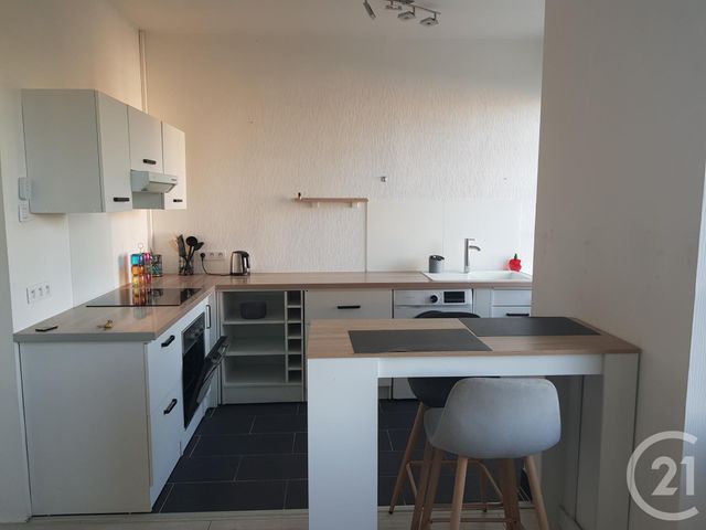 Appartement T3 à louer - 3 pièces - 55.48 m2 - FOUGERES - 35 - BRETAGNE - Century 21 Gambetta