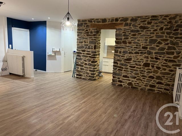 Appartement F3 à louer - 3 pièces - 84.15 m2 - FOUGERES - 35 - BRETAGNE - Century 21 Gambetta